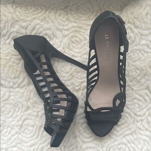 Le Chateau women’s size 6 Elegant Black Strappy Heels